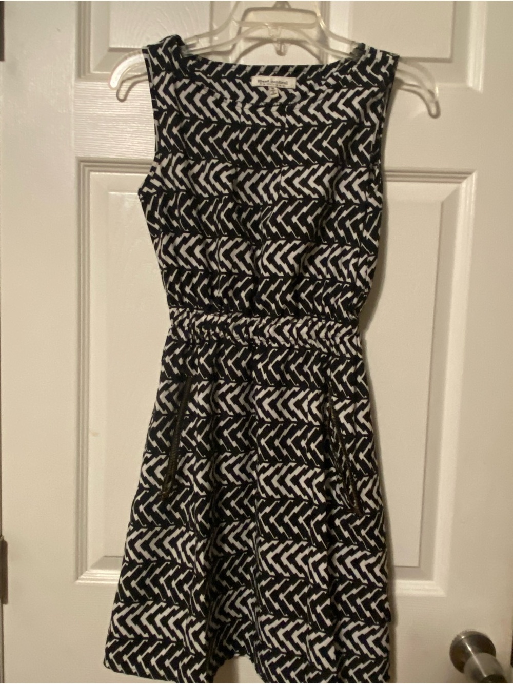 Speed Control Black & White Chevron Sleeveless Fit-and-Flare Dress A1D10